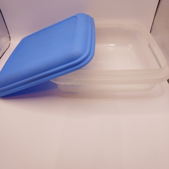 Lot of 3 Preowned Food Storage Containers 3 Different Manufacturer and Sizes. - Picture 10 of 14